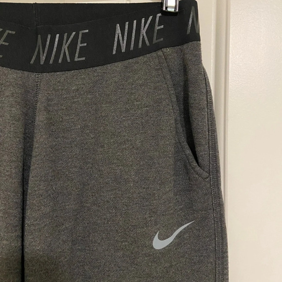 NWOT | Nike‎ women’s gray loose cropped lounge sweatpants — small - Picture 2 of 9